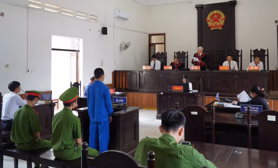 Bị cáo A Thung tại phiên xét xử. Ảnh: DN