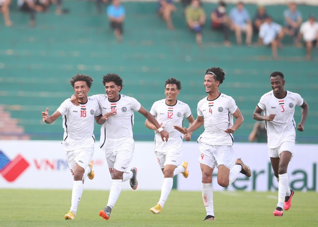 Các cầu thủ U23 Yemen ăn mừng bàn thắng. Ảnh: Mạnh Thắng