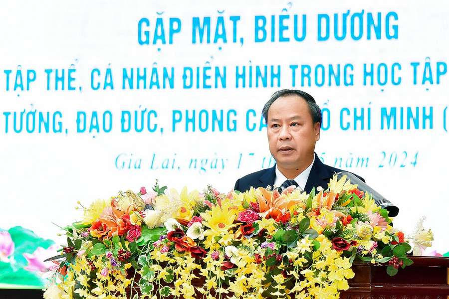 Đồng chí Châu Ngọc Tuấn-Phó Bí thư Thường trực Tỉnh ủy, Trưởng đoàn đại biểu Quốc hội tỉnh Gia Lai phát biểu chỉ đạo tại chương trình. Ảnh: Đ.T Đồng chí Châu Ngọc Tuấn-Phó Bí thư Thường trực Tỉnh ủy, Trưởng đoàn đại biểu Quốc hội tỉnh Gia Lai phát biểu chỉ đạo tại chương trình. Ảnh: Đ.T