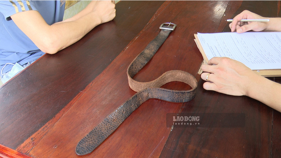 Chiếc thắt lưng Luân dùng đánh chị G. Ảnh: Công an tỉnh Hải Dương