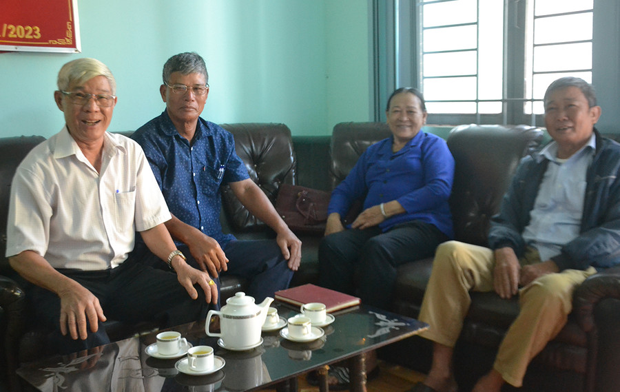 Những người cao tuổi ở huyện Ia Grai chia sẻ kinh nghiệm làm kinh tế giỏi. Ảnh: H.C Những người cao tuổi ở huyện Ia Grai chia sẻ kinh nghiệm làm kinh tế giỏi. Ảnh: H.C