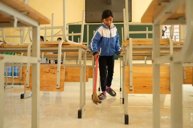 Học sinh có mặt trước ngày khai giảng để dọn dẹp trường lớp