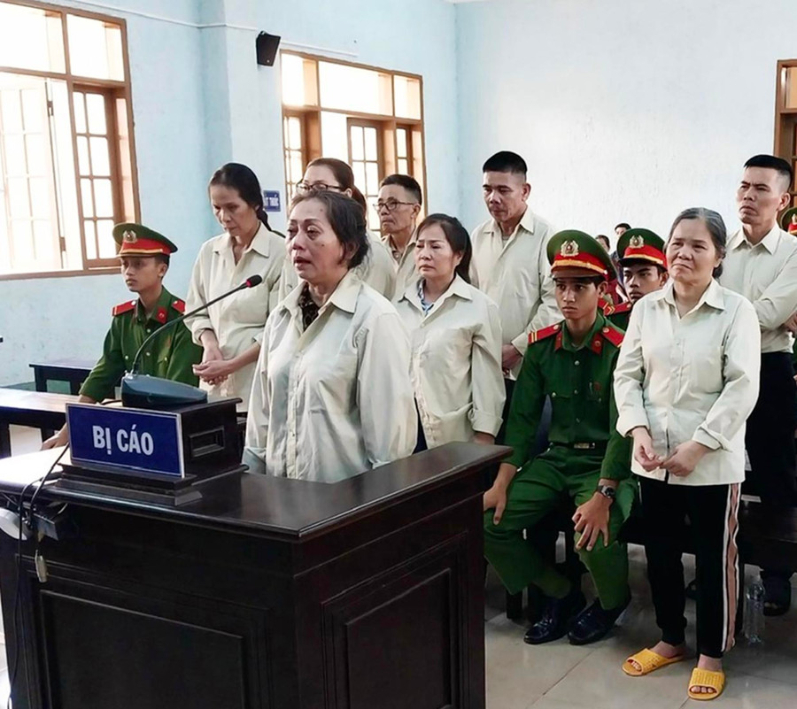 Nhiều bị cáo tỏ ra ăn năn hối cải, mong muốn được sự khoan hồng của Nhà nước để giảm nhẹ hình phạt. Ảnh: Minh Nguyễn Nhiều bị cáo tỏ ra ăn năn hối cải, mong muốn được sự khoan hồng của Nhà nước để giảm nhẹ hình phạt. Ảnh: Minh Nguyễn