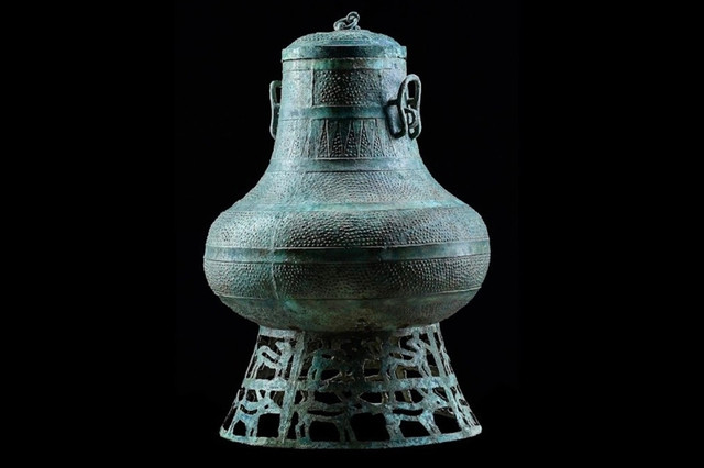 Theo ông Trần Đình Thăng, đến thời điểm hiện tại, đây là chiếc bình "có một, không hai", kể cả trong nước và quốc tế Theo ông Trần Đình Thăng, đến thời điểm hiện tại, đây là chiếc bình "có một, không hai", kể cả trong nước và quốc tế