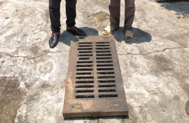 Song chắn rác cống thoát nước bị Sơn và Đồng trộm cắp. ẢNH CÔNG AN KON TUM