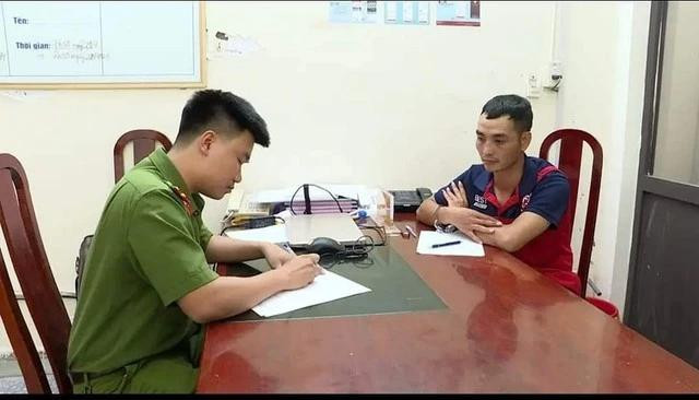 Dương Đức Trường tại cơ quan công an. Ảnh Đ.X