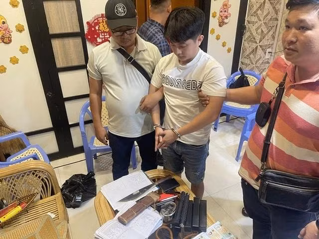 Khám xét nơi ở của Long Khám xét nơi ở của Long