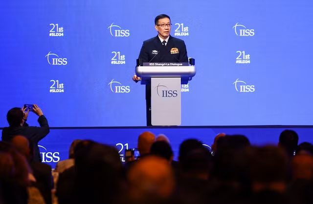 Bộ trưởng Quốc phòng Trung Quốc Đổng Quân phát biểu tại Đối thoại Shangri-La ở Singapore ngày 2-6. Ảnh: REUTERS
