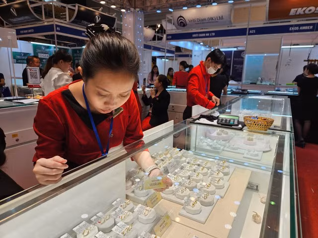 Giá vàng trong nước những ngày qua ít biến động