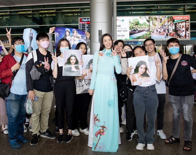 Amanda Obdam được fan Việt chào đón khi trở lại Việt Nam. Ảnh: BTC Amanda Obdam được fan Việt chào đón khi trở lại Việt Nam. Ảnh: BTC