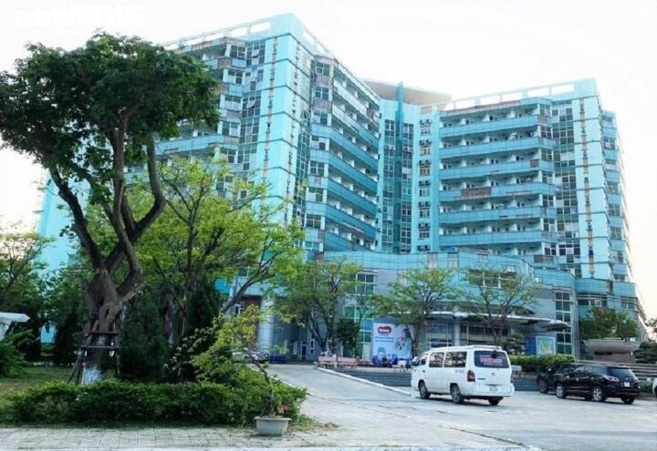 Bệnh viện Phụ sản - Nhi Đà Nẵng, nơi cháu bé bị cha đâm đang được điều trị. Bệnh viện Phụ sản - Nhi Đà Nẵng, nơi cháu bé bị cha đâm đang được điều trị.