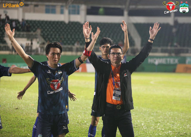 Câu chuyện hấp dẫn về "Bầu Đức - LPBank HAGL - Kiatisuk" thời 2.0 mới chỉ bắt đầu… Câu chuyện hấp dẫn về "Bầu Đức - LPBank HAGL - Kiatisuk" thời 2.0 mới chỉ bắt đầu…