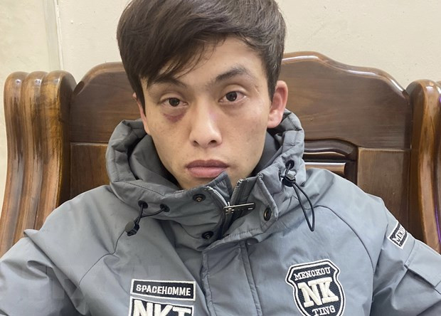 Trần Hoài Thương (33 tuổi, bạn trai của Nguyễn Phúc Hồng Ân, 22 tuổi, mẹ bé C. bị bạo hành) tại cơ quan công an. (Ảnh TTXVN phát) Trần Hoài Thương (33 tuổi, bạn trai của Nguyễn Phúc Hồng Ân, 22 tuổi, mẹ bé C. bị bạo hành) tại cơ quan công an. (Ảnh TTXVN phát)