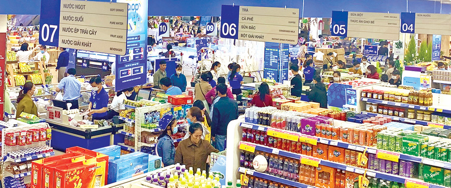 Tỷ lệ thanh toán không dùng tiền mặt tại Siêu thị Co.op Mart Pleiku đã tăng trưởng 40% trong năm 2022. Ảnh: H.T