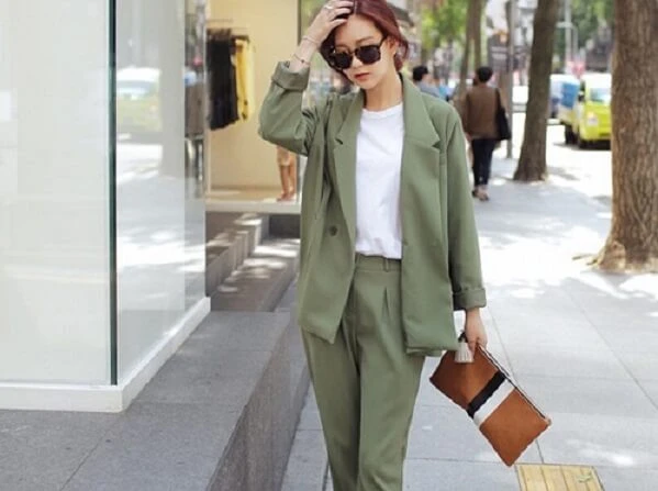 Nâu hạt dẻ và xanh lá cây. Ảnh: Elle Nâu hạt dẻ và xanh lá cây. Ảnh: Elle