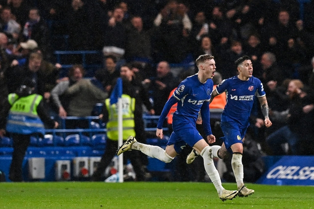 Palmer (trái) lập cú hat-trick mang về chiến thắng ngoạn mục cho Chelsea. Ảnh: AFP