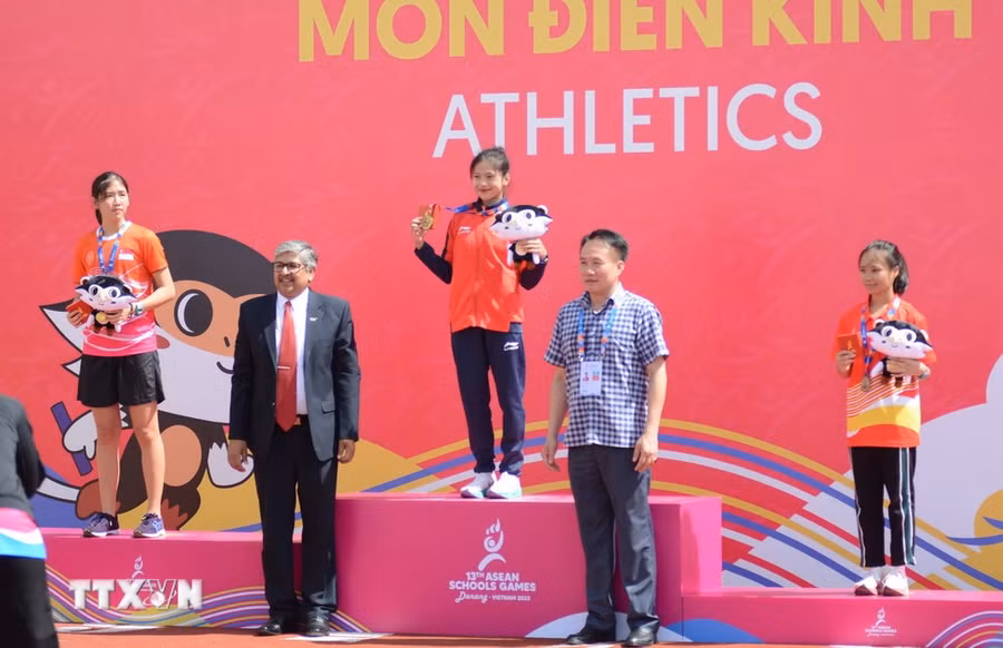 Vận động viên Việt Nam Hoàng Thị Ngọc Anh đoạt Huy chương Vàng nội dung chạy 3.000m. (Ảnh: Văn Dũng/TTXVN) Vận động viên Việt Nam Hoàng Thị Ngọc Anh đoạt Huy chương Vàng nội dung chạy 3.000m. (Ảnh: Văn Dũng/TTXVN)