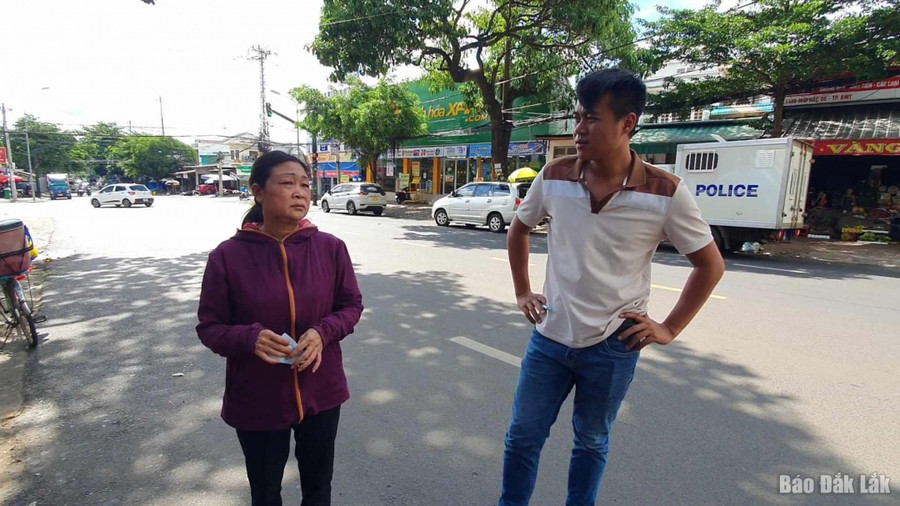 Đối tượng Trần Thị Thu (áo màu tím) bị bắt giữ. Đối tượng Trần Thị Thu (áo màu tím) bị bắt giữ.