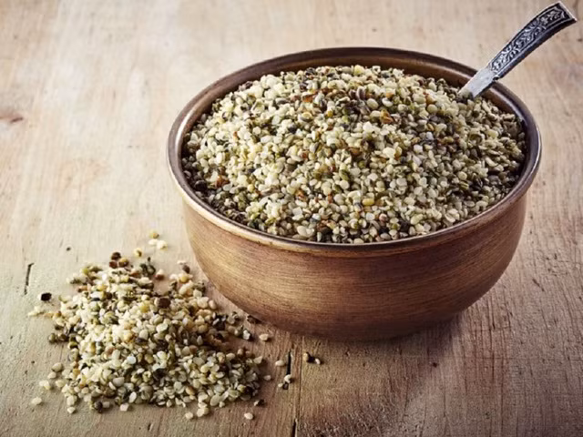 Hạt gai dầu có hàm lượng protein dồi dào, thậm chí còn nhiều hơn cả thịt bò. SHUTTERSTOCK