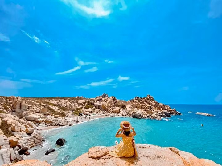 Cù lao Câu với dòng nước xanh ngắt - Ảnh: Hạnh Hồng Nguyễn