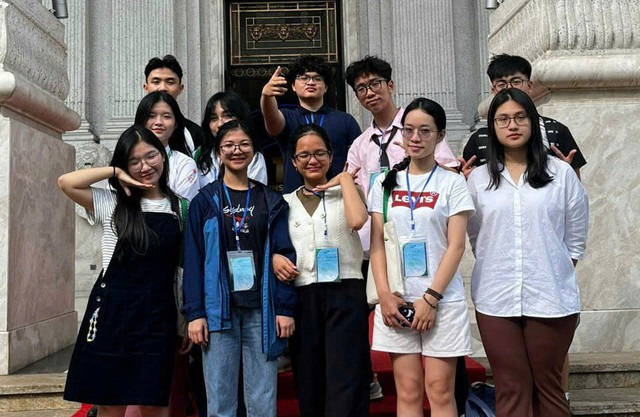 Đặng Mai Thái Hoàng tích cực tham gia các hoạt động giao lưu.