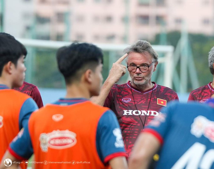 HLV Troussier chuẩn bị kỹ lưỡng cho màn trình diễn tại vòng loại Giải U23 châu Á 2024