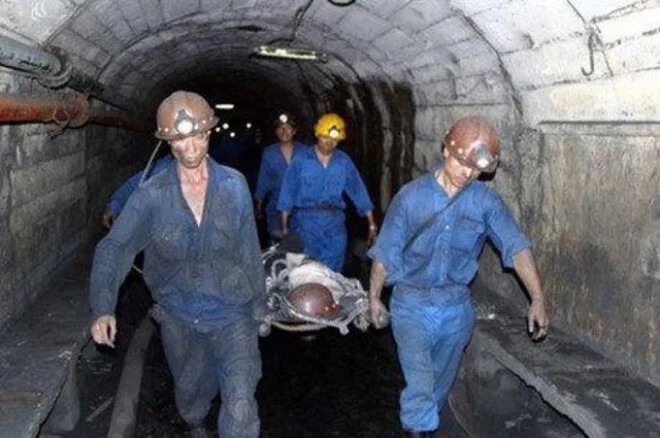 Sự cố tại gương lò XV5-140 số 2, phân xưởng đào lò 2, Công ty Than Thống Nhất - TKV khiến 4 công nhân thiệt mạng. (Ảnh minh hoạ) Sự cố tại gương lò XV5-140 số 2, phân xưởng đào lò 2, Công ty Than Thống Nhất - TKV khiến 4 công nhân thiệt mạng. (Ảnh minh hoạ)