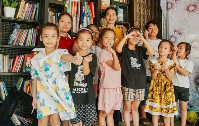 Lớp học của chị Huệ luôn đầy ắp tiếng cười. ẢNH: BÁ CƯỜNG Lớp học của chị Huệ luôn đầy ắp tiếng cười. ẢNH: BÁ CƯỜNG