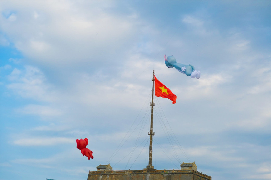 Kỳ đài là nơi chứng kiến nhiều sự kiện lịch sử quan trọng. Đặc biệt ngày 21.8.1945, lần đầu tiên lá cờ nước Việt Nam Dân chủ Cộng hòa tung bay trên đỉnh Kỳ đài. Ngày 23.8.1945, Cách mạng Tháng 8 bùng nổ và thành công ở Huế. Kỳ đài là nơi chứng kiến nhiều sự kiện lịch sử quan trọng. Đặc biệt ngày 21.8.1945, lần đầu tiên lá cờ nước Việt Nam Dân chủ Cộng hòa tung bay trên đỉnh Kỳ đài. Ngày 23.8.1945, Cách mạng Tháng 8 bùng nổ và thành công ở Huế.