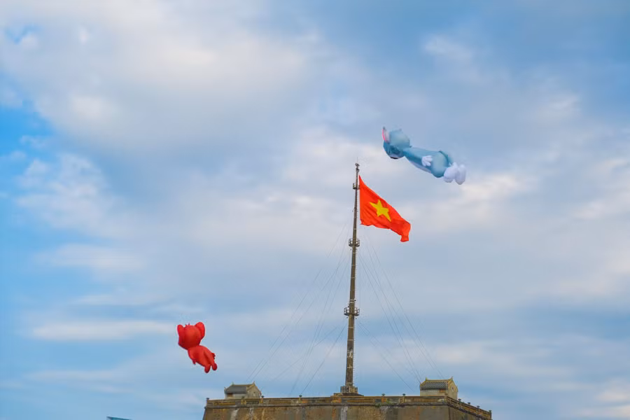 Kỳ đài là nơi chứng kiến nhiều sự kiện lịch sử quan trọng. Đặc biệt ngày 21.8.1945, lần đầu tiên lá cờ nước Việt Nam Dân chủ Cộng hòa tung bay trên đỉnh Kỳ đài. Ngày 23.8.1945, Cách mạng Tháng 8 bùng nổ và thành công ở Huế. Kỳ đài là nơi chứng kiến nhiều sự kiện lịch sử quan trọng. Đặc biệt ngày 21.8.1945, lần đầu tiên lá cờ nước Việt Nam Dân chủ Cộng hòa tung bay trên đỉnh Kỳ đài. Ngày 23.8.1945, Cách mạng Tháng 8 bùng nổ và thành công ở Huế.