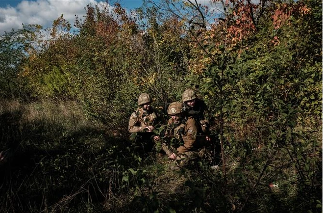 Binh sỹ Ukraine làm nhiệm vụ tại vùng Donetsk, ngày 12/10/2022. (Ảnh: AFP/TTXVN) Binh sỹ Ukraine làm nhiệm vụ tại vùng Donetsk, ngày 12/10/2022. (Ảnh: AFP/TTXVN)
