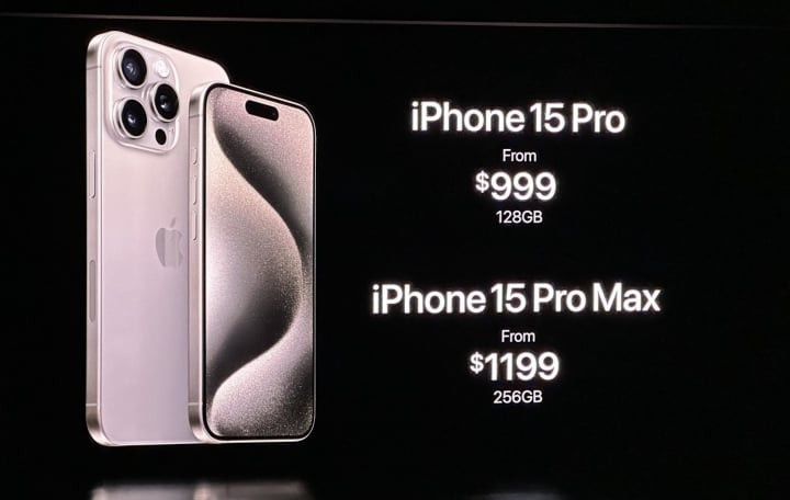 Giá bán iPhone 15 Pro và 15 Pro Max.