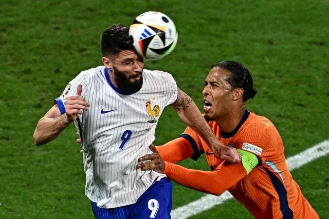 Pháp và Hà Lan đều gặp lá thăm khó ở vòng 16 đội. Ảnh AFP Pháp và Hà Lan đều gặp lá thăm khó ở vòng 16 đội. Ảnh AFP