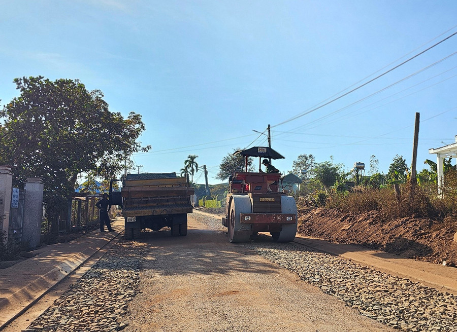 Các tuyến đường nội thôn đều được đầu tư mở rộng, nâng cấp. Ảnh: P.D