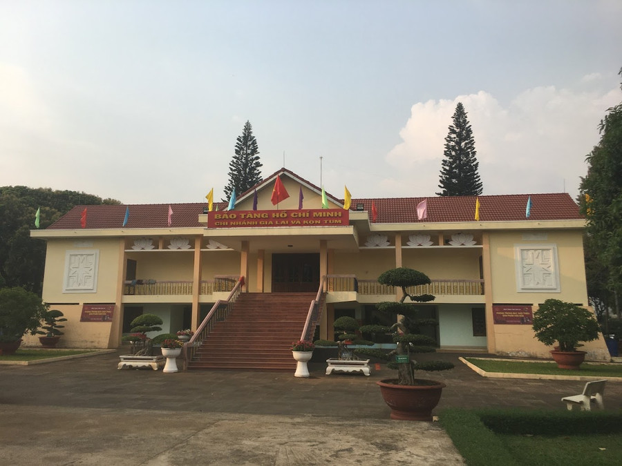 Cử tri TP. Pleiku đề nghị UBND tỉnh chỉ đạo Sở Văn hóa-Thể thao và Du lịch cải tạo 2 hồ nước trước Bảo tàng Hồ Chí Minh (ảnh tư liệu).