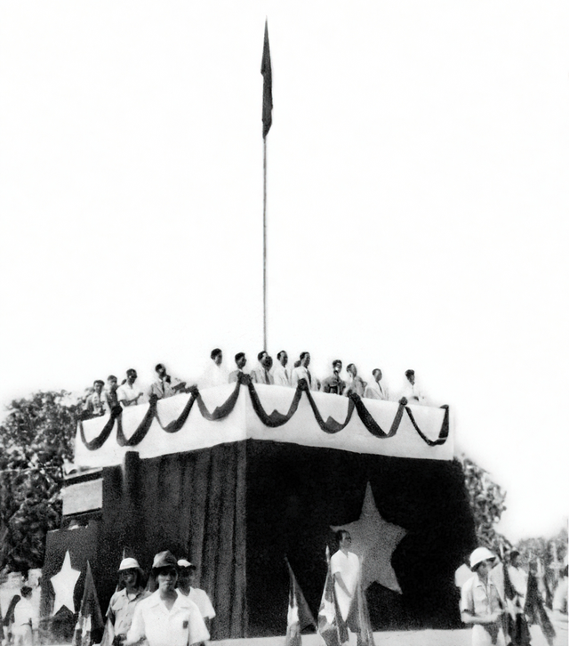 Ngày 2.9.1945, Chủ tịch Hồ Chí Minh đọc Tuyên ngôn Độc lập tại quảng trường Ba Đình.