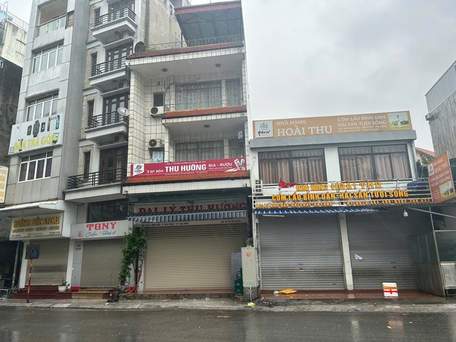 Hàng loạt hàng quán ở Quảng Ninh đóng cửa. Hàng loạt hàng quán ở Quảng Ninh đóng cửa.