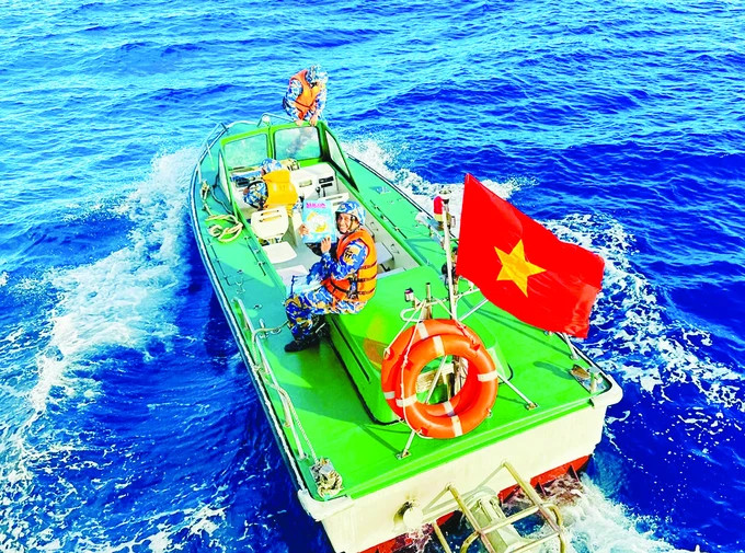 Chiến sĩ đảo Cô Lin, quần đảo Trường Sa hoàn thành nhiệm vụ tuần tra quanh đảo. Ảnh: TIỂU TÂN Chiến sĩ đảo Cô Lin, quần đảo Trường Sa hoàn thành nhiệm vụ tuần tra quanh đảo. Ảnh: TIỂU TÂN