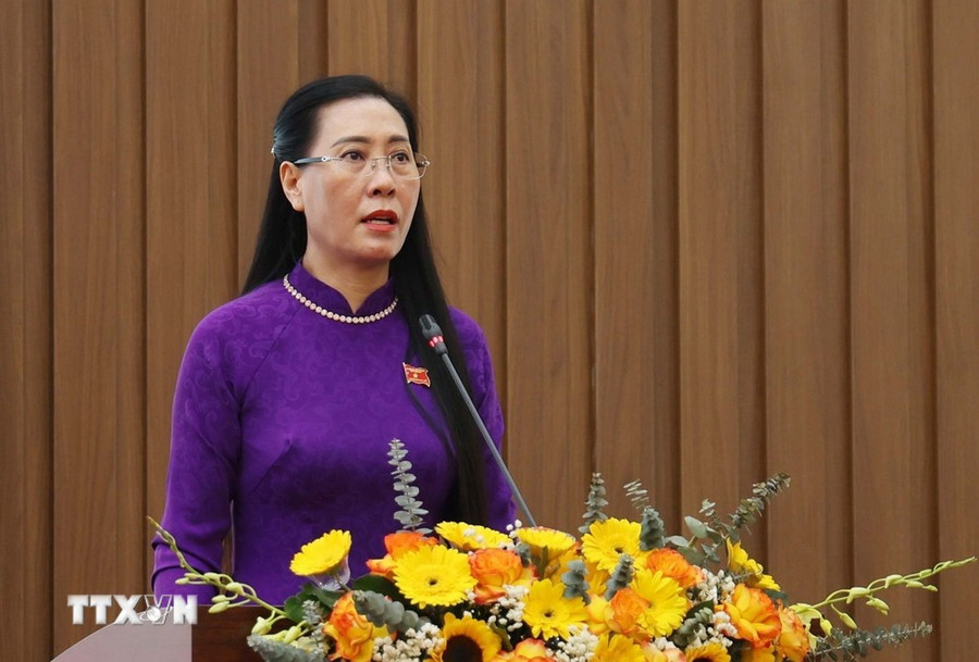 Ủy viên Trung ương Đảng, Bí thư Tỉnh ủy, Chủ tịch Hội đồng Nhân dân tỉnh Quảng Ngãi Bùi Thị Quỳnh Vân phát biểu tại Kỳ họp. (Ảnh: TTXVN phát) Ủy viên Trung ương Đảng, Bí thư Tỉnh ủy, Chủ tịch Hội đồng Nhân dân tỉnh Quảng Ngãi Bùi Thị Quỳnh Vân phát biểu tại Kỳ họp. (Ảnh: TTXVN phát)