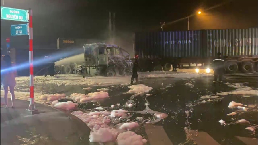 Hiện trường vụ hỏa hoạn. Ảnh: Đình Trọng Hiện trường vụ hỏa hoạn. Ảnh: Đình Trọng