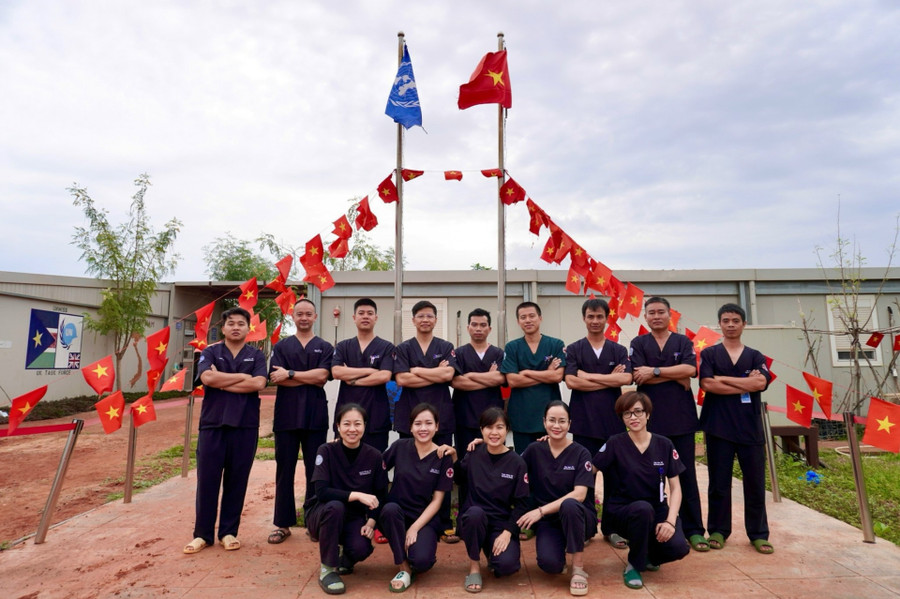 Đỗ Quốc Cường và đội ngũ y, bác sĩ của Bệnh viện dã chiến cấp 2 số 5 Việt Nam đang làm nhiệm vụ quốc tế tại Nam Sudan Đỗ Quốc Cường và đội ngũ y, bác sĩ của Bệnh viện dã chiến cấp 2 số 5 Việt Nam đang làm nhiệm vụ quốc tế tại Nam Sudan