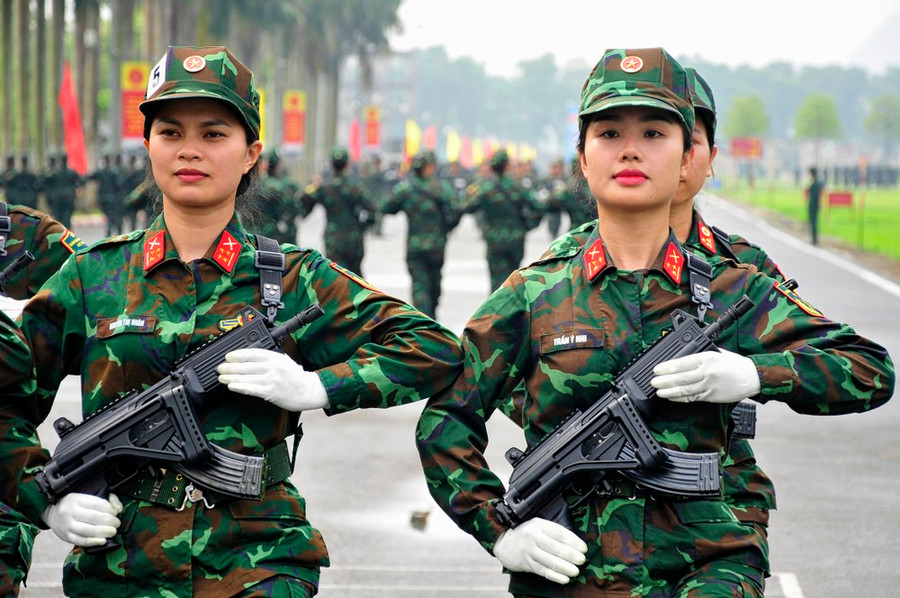 Đây là các nữ quân nhân được tuyển chọn từ Quân khu 3. Ảnh: HỮU TÂN