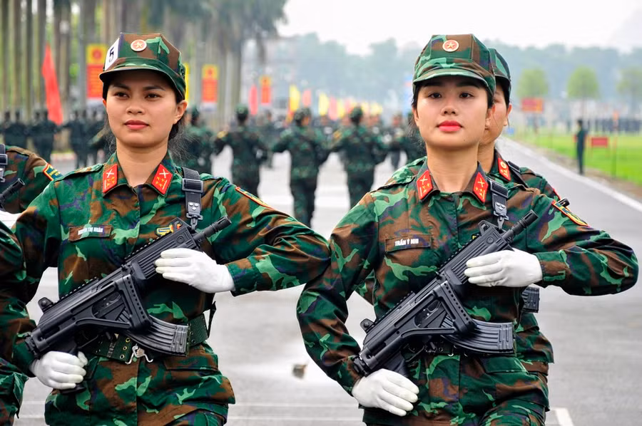 Đây là các nữ quân nhân được tuyển chọn từ Quân khu 3. Ảnh: HỮU TÂN