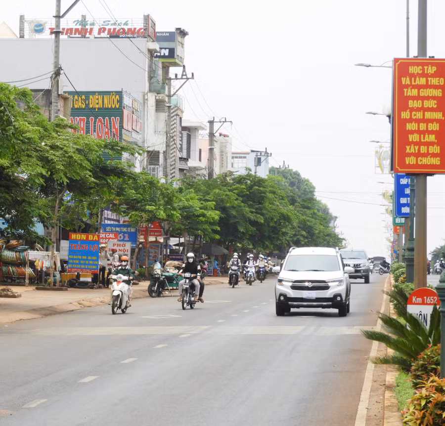 Pa nô tuyên truyền trực quan về học tập và làm theo Bác tại huyện Chư Pưh. Ảnh: Thanh Nhật