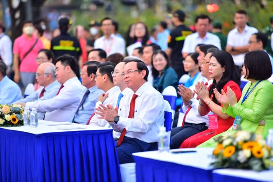 Đại biểu dự khai mạc Lễ hội Đường sách Tết Quý Mão 2023. Ảnh: DŨNG PHƯƠNG