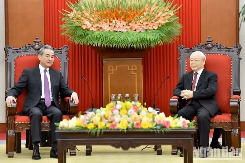 Tổng Bí thư Nguyễn Phú Trọng tiếp đồng chí Vương Nghị, Ủy viên Bộ Chính trị, Chủ nhiệm Văn phòng Ủy ban công tác Đối ngoại Trung ương Đảng Cộng sản Trung Quốc, Bộ trưởng Ngoại giao Trung Quốc. (Ảnh: ĐĂNG KHOA)