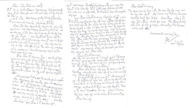 Lá thư của bà Naly Sisoulith, Phu nhân Tổng Bí thư, Chủ tịch nước Lào Thongloun Sisoulith. (Ảnh: Đỗ Bá Thành/TTXVN)