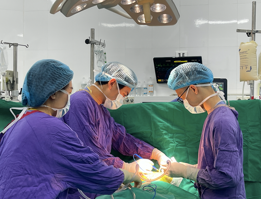 Các bác sĩ Bệnh viện Việt Đức đang thực hiện 1 ca ghép tạng Các bác sĩ Bệnh viện Việt Đức đang thực hiện 1 ca ghép tạng