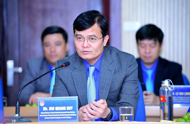 Bước tiến quan trọng trong việc phối hợp giữa T.Ư Đoàn và UNFPA - Ảnh 2. Anh Bùi Quang Huy trao đổi tại buổi làm việc. Ảnh: XUÂN TÙNG