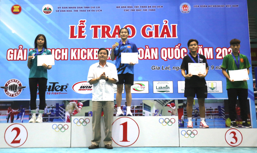 Lê Thị Nhi bảo vệ thành công chức vô địch ở giải đấu. Ảnh: Văn Ngọc Lê Thị Nhi bảo vệ thành công chức vô địch ở giải đấu. Ảnh: Văn Ngọc